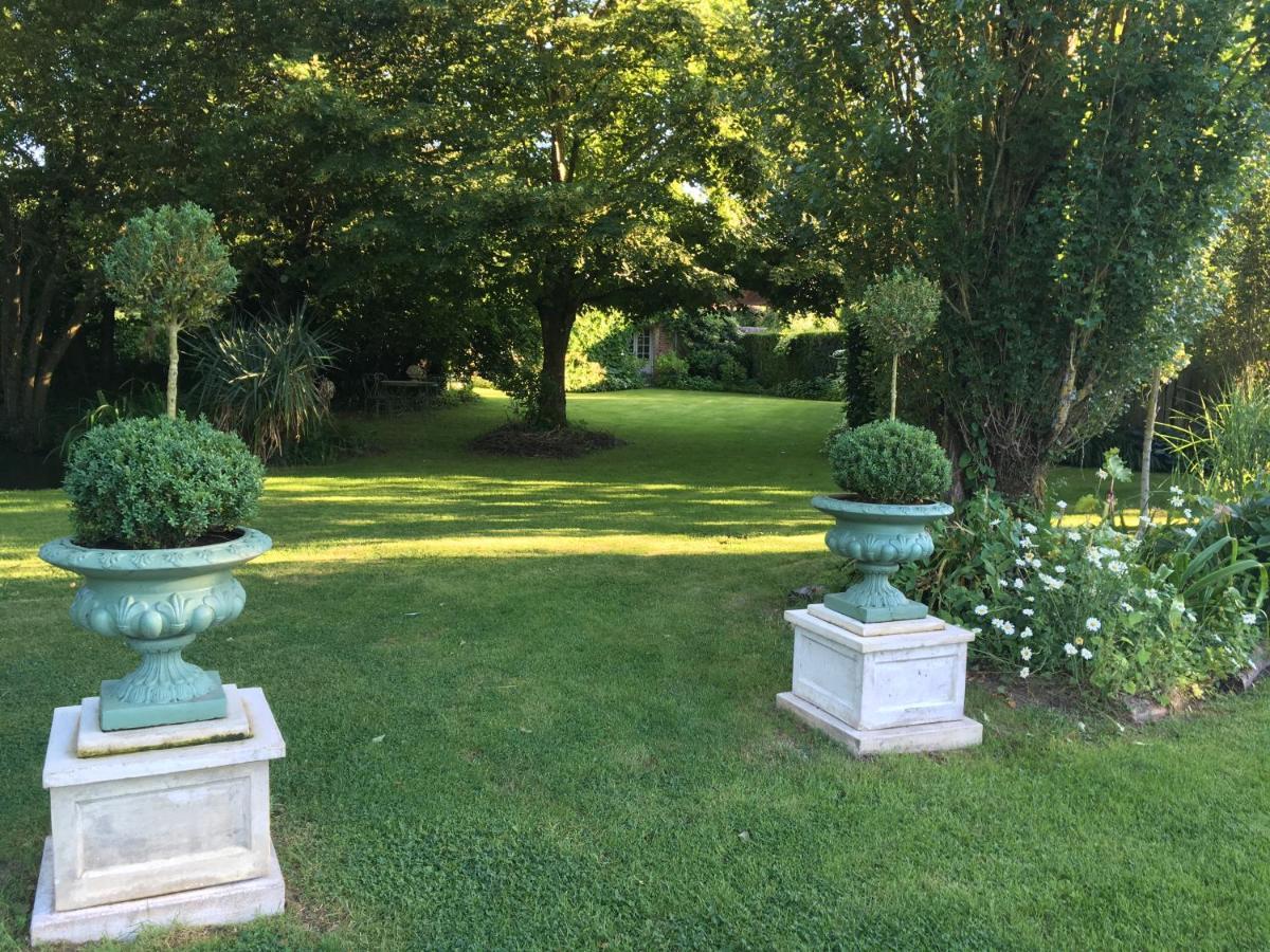 Le Manoir De Maucartier Bed & Breakfast Monnaie Bagian luar foto