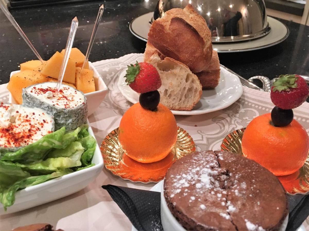 Le Manoir De Maucartier Bed & Breakfast Monnaie Bagian luar foto