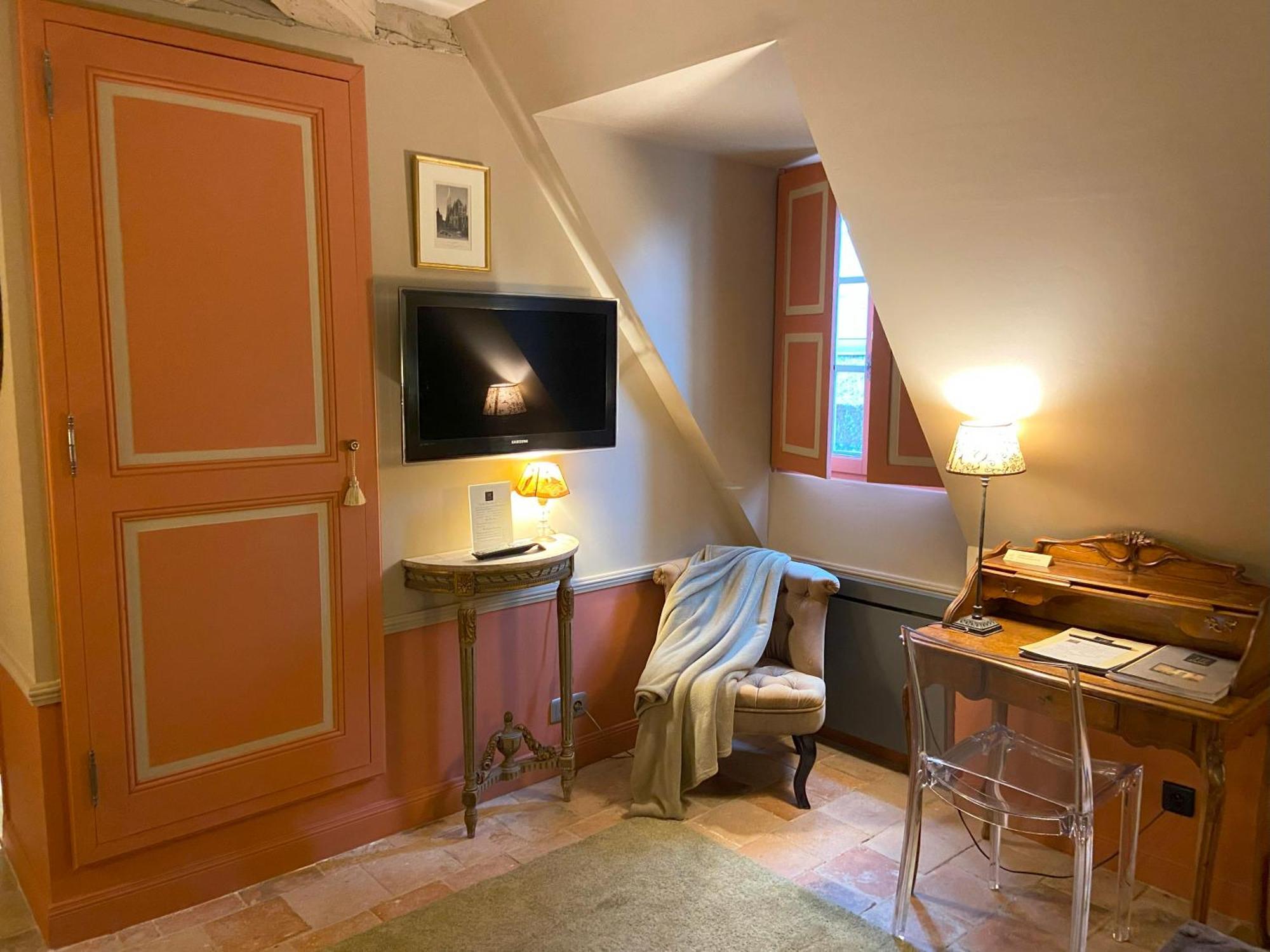 Le Manoir De Maucartier Bed & Breakfast Monnaie Bagian luar foto