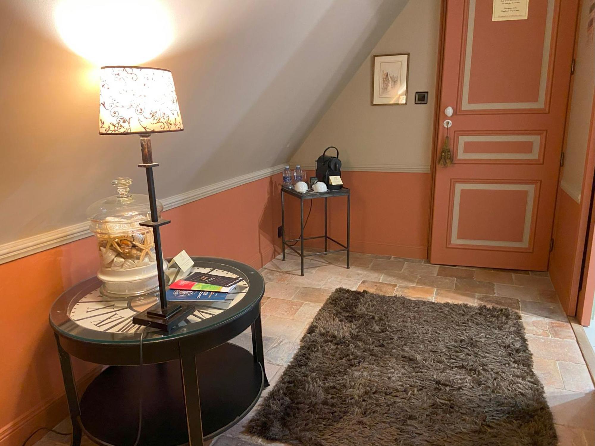 Le Manoir De Maucartier Bed & Breakfast Monnaie Bagian luar foto