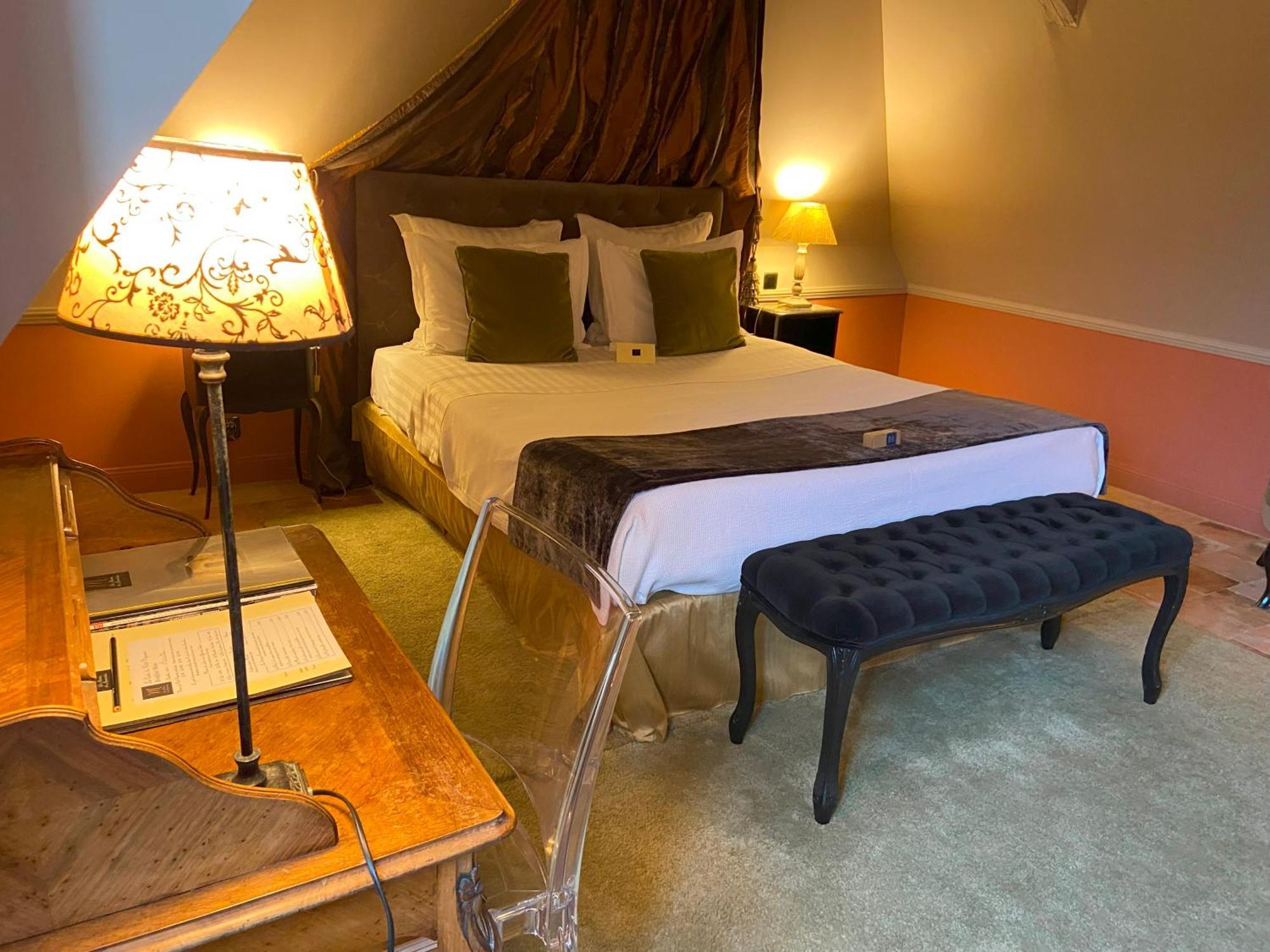 Le Manoir De Maucartier Bed & Breakfast Monnaie Bagian luar foto