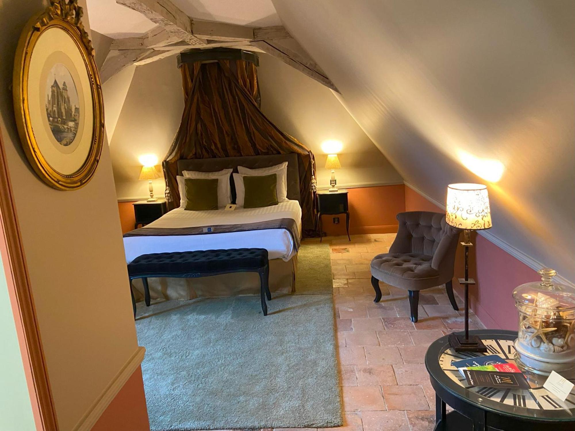 Le Manoir De Maucartier Bed & Breakfast Monnaie Bagian luar foto