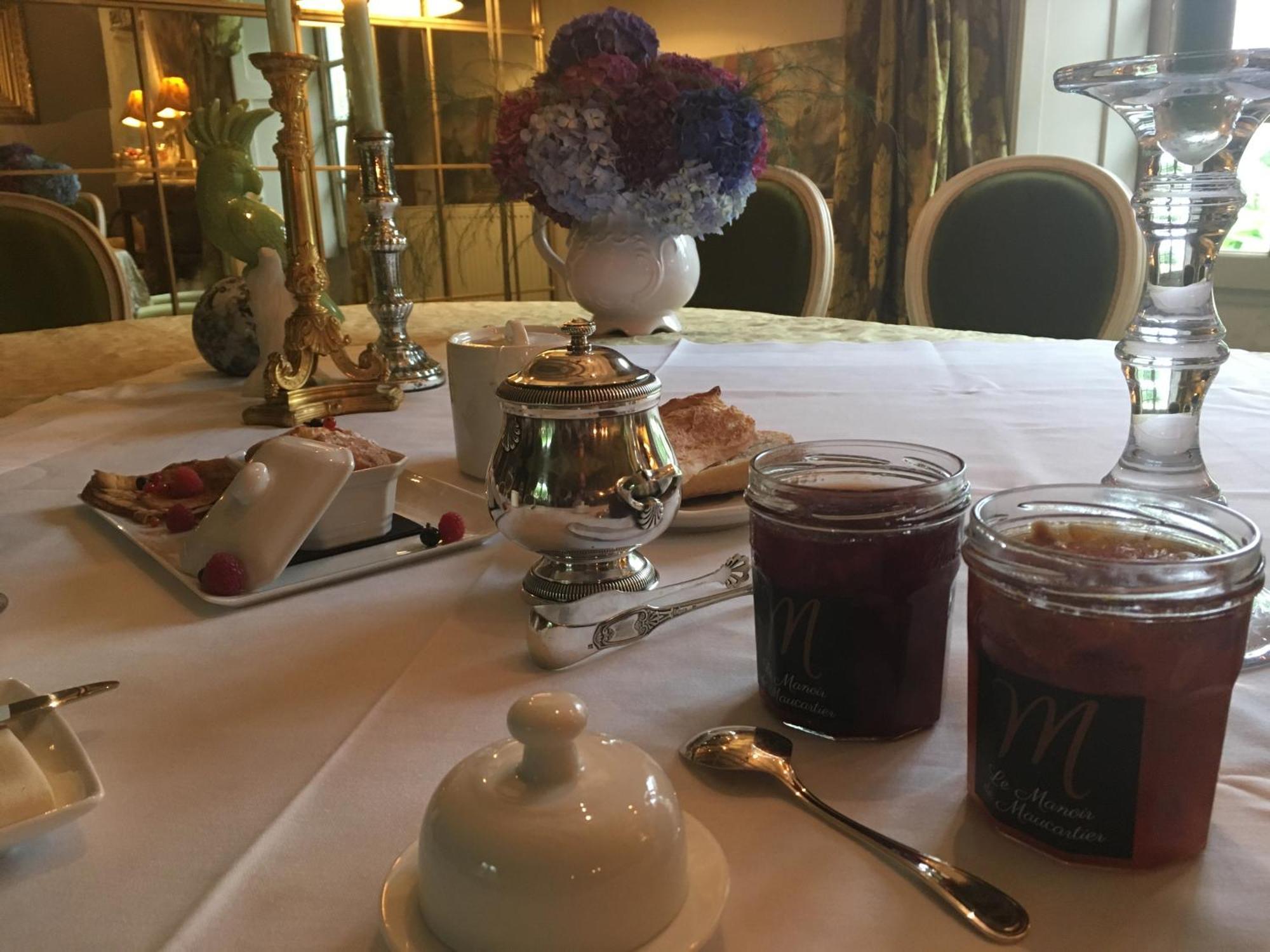 Le Manoir De Maucartier Bed & Breakfast Monnaie Ruang foto